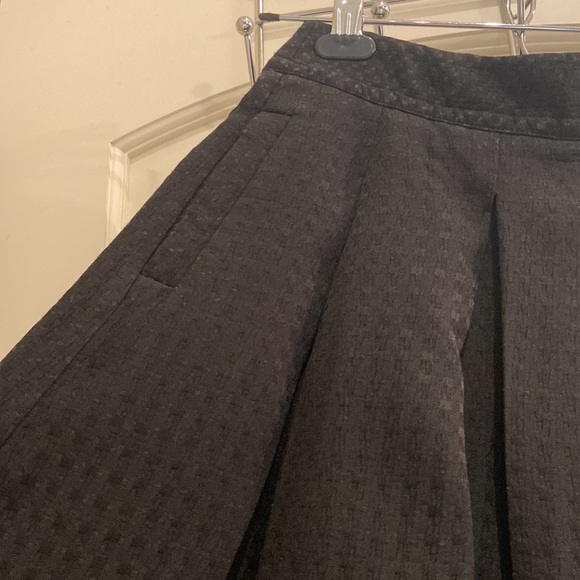 Black a-line skirt with pockets - Picture 2 of 3